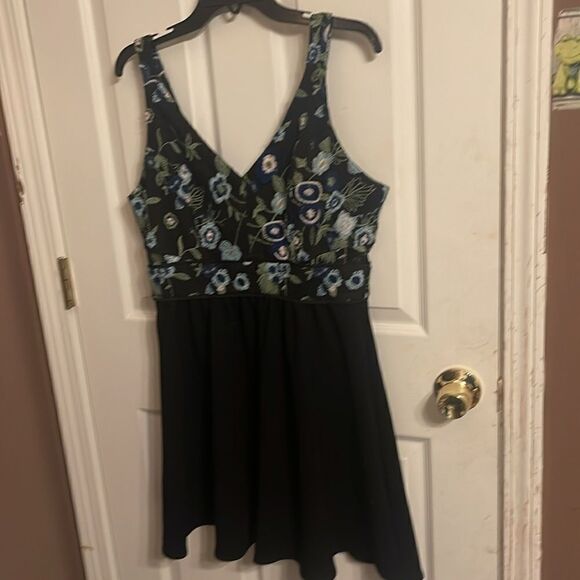 EUC BCBG Generation  Floral Dress Size 12 - Picture 1 of 8